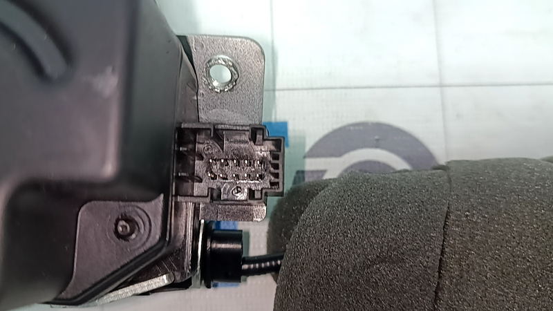 Замок двери багажника Mercedes W164 ML