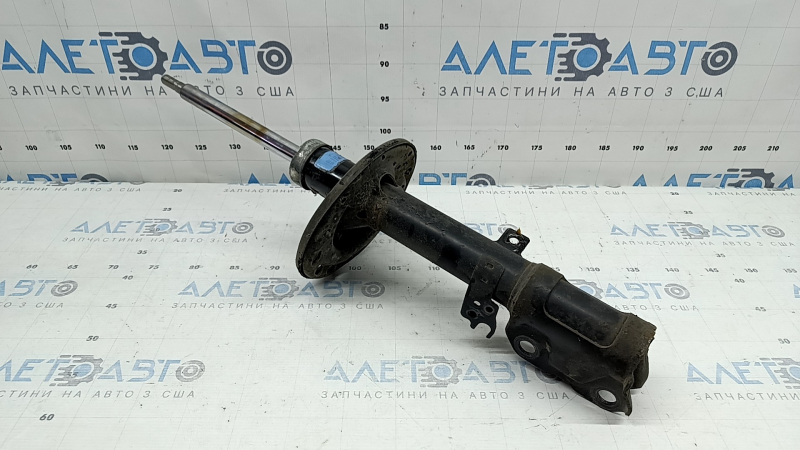 Амортизатор задний правый Toyota Camry v50 12-13 usa LE