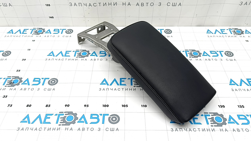 Подлокотник Lexus CT200h 14-17 кожа черная с серой строчкой