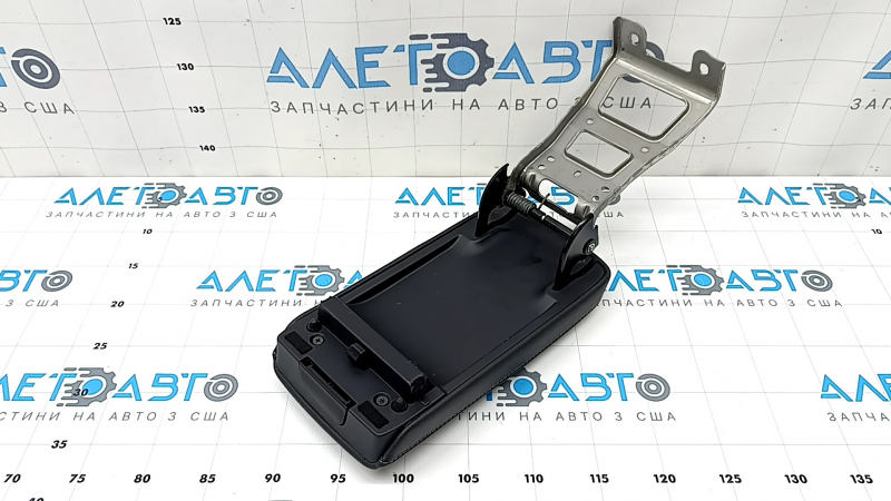 Подлокотник Lexus CT200h 14-17 кожа черная с серой строчкой