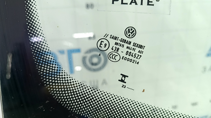 Лобовое стекло VW Jetta 22-26 без камеры, под датчик дождя, песок