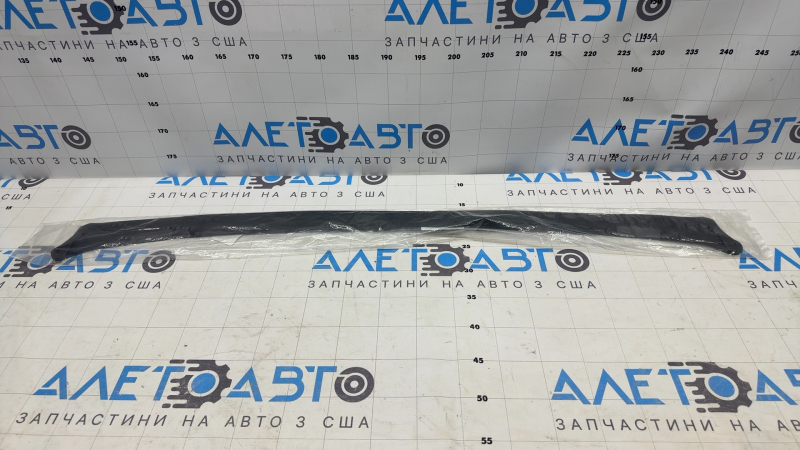 Уплотнитель капота Subaru Forester 25-26