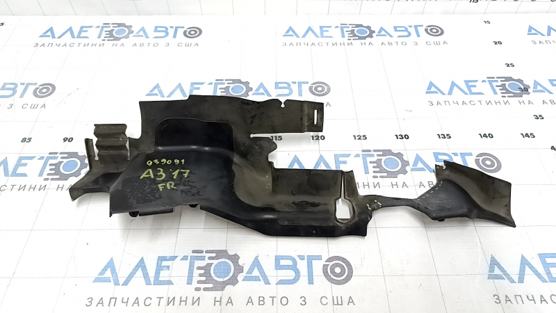 Дефлектор радиатора правый Audi A3 8V 17-20 4d 2.0T надрыв, нет фрагмента