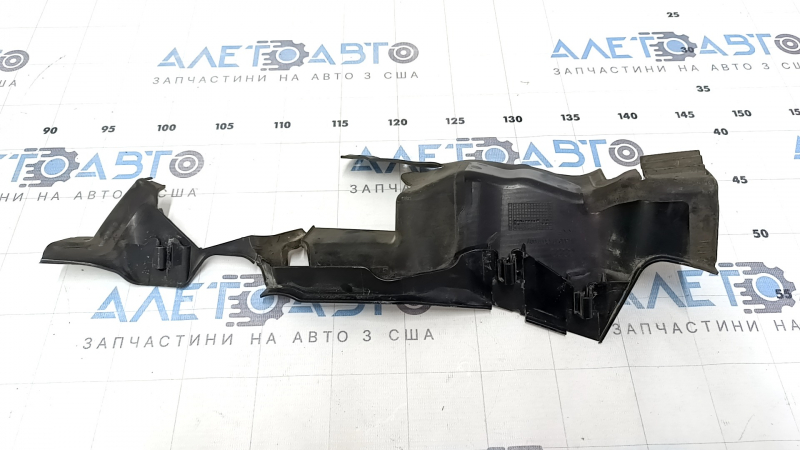 Дефлектор радиатора правый Audi A3 8V 17-20 4d 2.0T надрыв, нет фрагмента