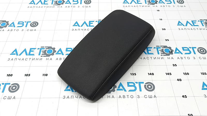 Подлокотник Audi Q3 83A 19-25 кожа черная с черной строчкой, тычка