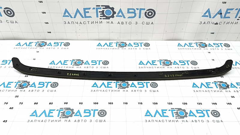 Уплотнитель капота Audi Q3 83A 19-25 сломаны крепления
