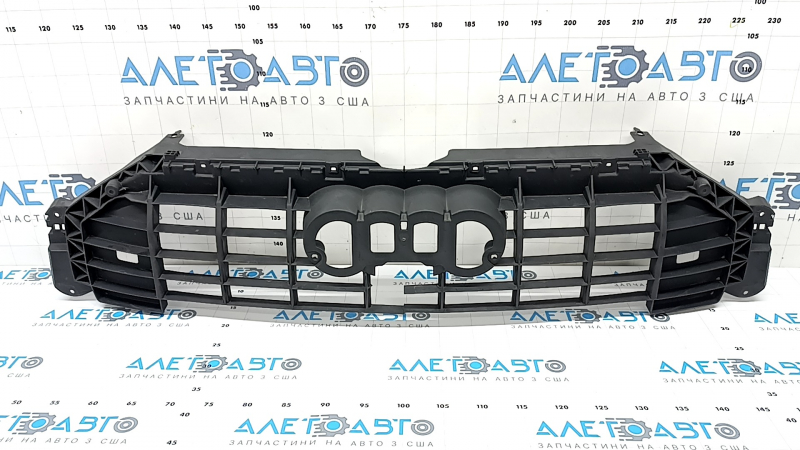 Каркас решетки радиатора grill Audi Q3 19-24 S-Line, надломана