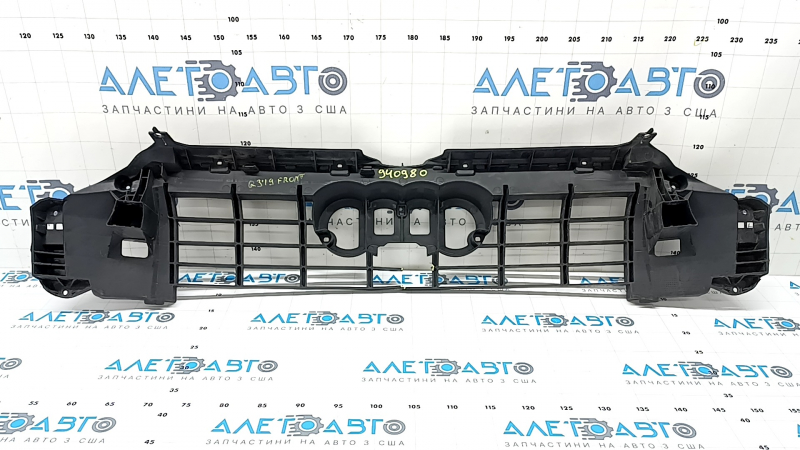 Каркас решетки радиатора grill Audi Q3 19-24 S-Line, надломана