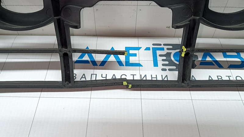 Каркас решетки радиатора grill Audi Q3 19-24 S-Line, надломана