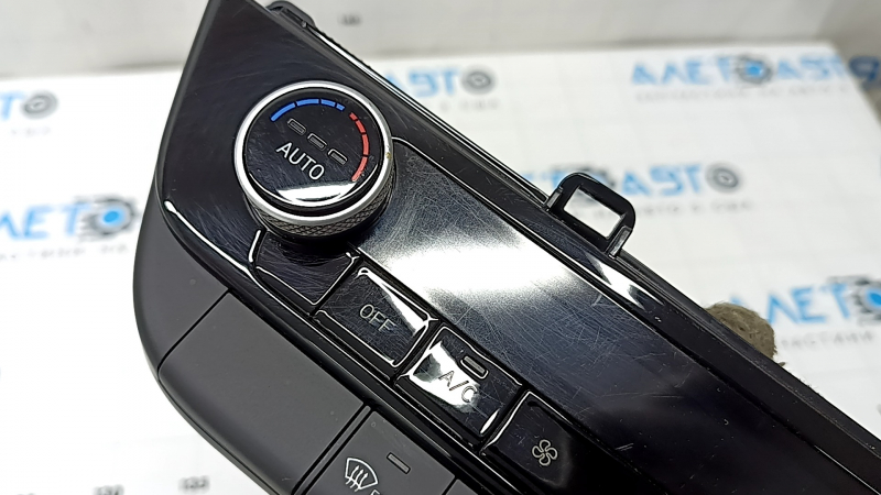 Управление климат-контролем Hyundai Elantra 21-23 auto без подогрева сидений, царапины