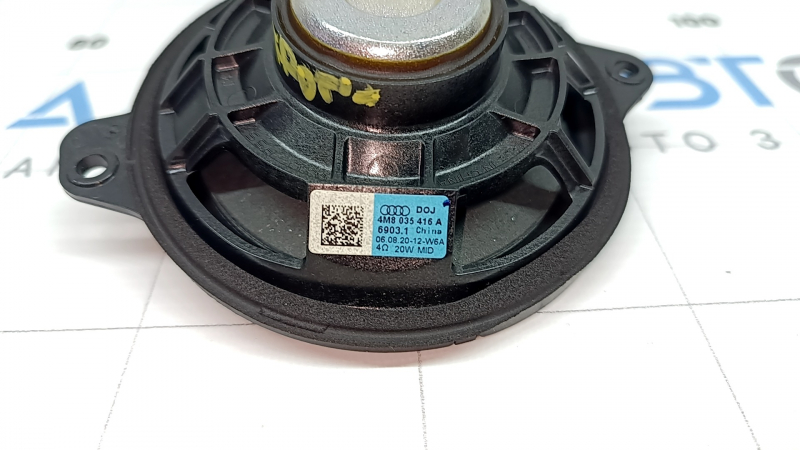 Динамик в торпеде центральный Audi Q7 16-23 Bang and Olufsen