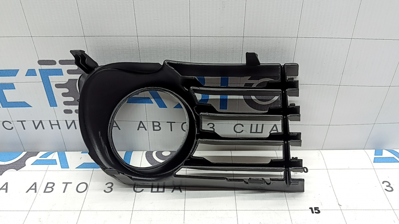 Grilă bară față dreapta inferioară sub proiectoarele de ceață Toyota Prius 20 04-09