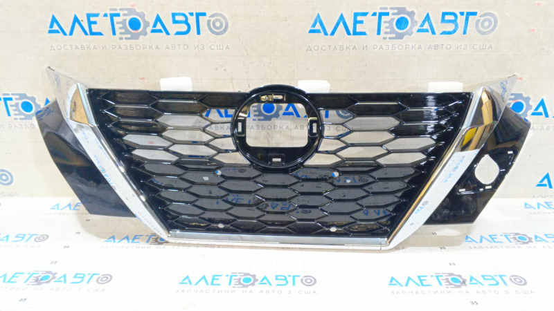 Верхняя решетка переднего бампера Nissan Sentra 20-23