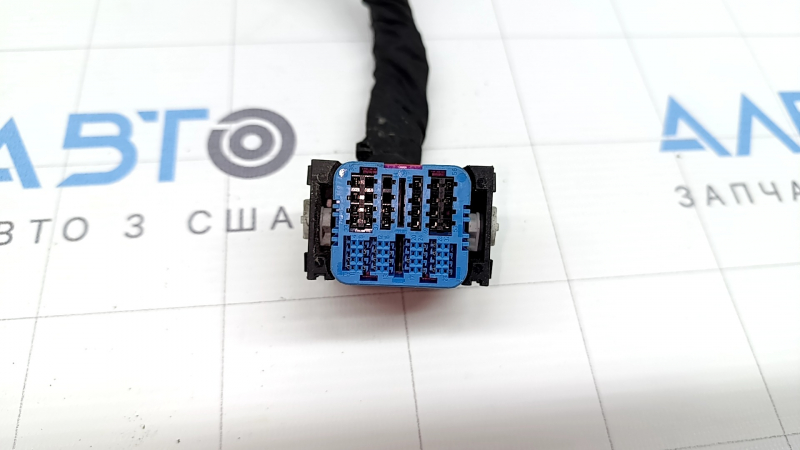 Фишка на блок ECU компьютер двигателя Audi Q7 21-23 3.0T MHEV голубая