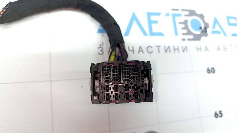 Фишка на блок ECU компьютер двигателя Audi Q7 21-23 3.0T MHEV черная