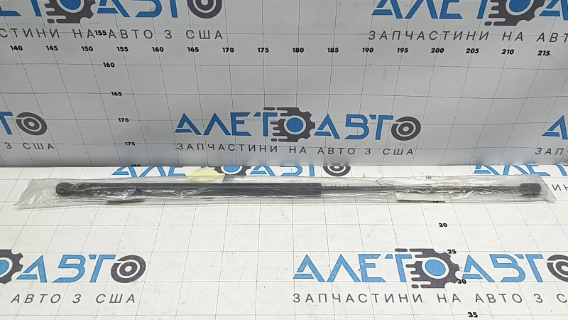Амортизатор капота Audi A3 8V 15-20