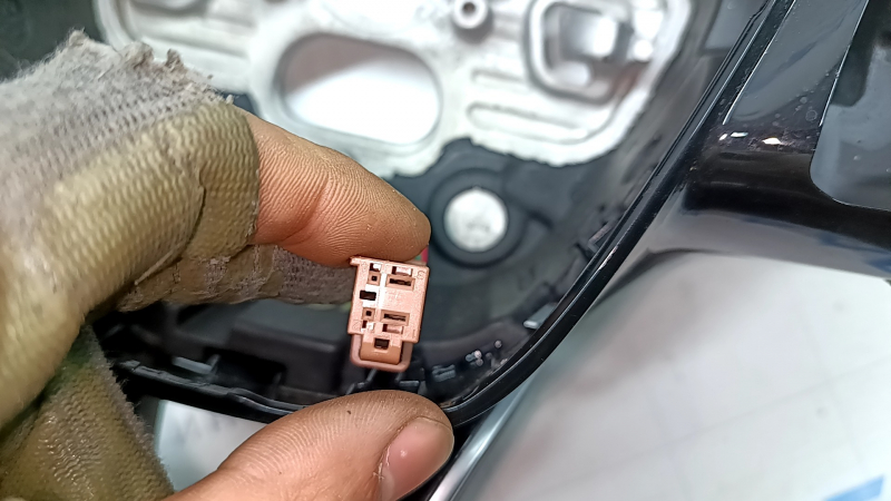 Руль голый Ford Escape MK4 20-22 кожа черный, под подогрев, без кнопок, потерт
