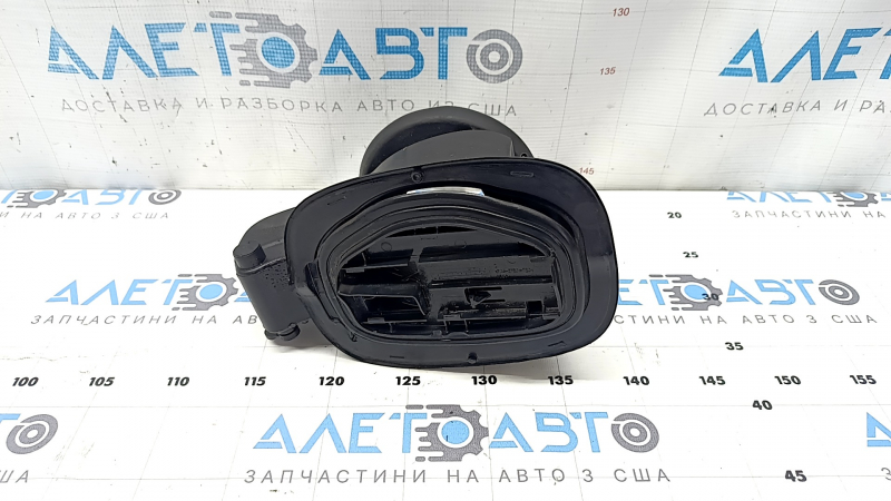 Корпус лючка бензобака Ford Fusion mk5 13-20 под замок