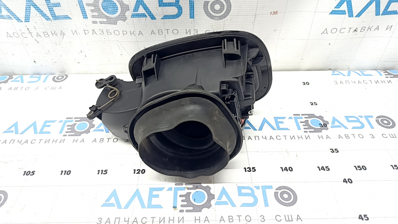 Корпус лючка бензобака Ford Fusion mk5 13-20 под замок