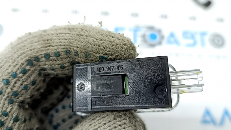 Limitator ușă spate stânga pentru Audi Q5 80A 18-24 cu capac