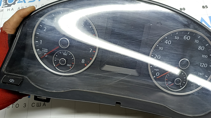 Щиток приборов VW Tiguan 09-12 usa, 124к, царапины