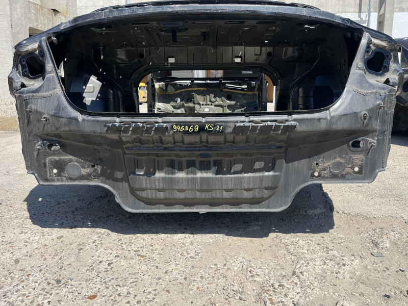 Задняя панель Kia K5 21-24 на кузове, черная