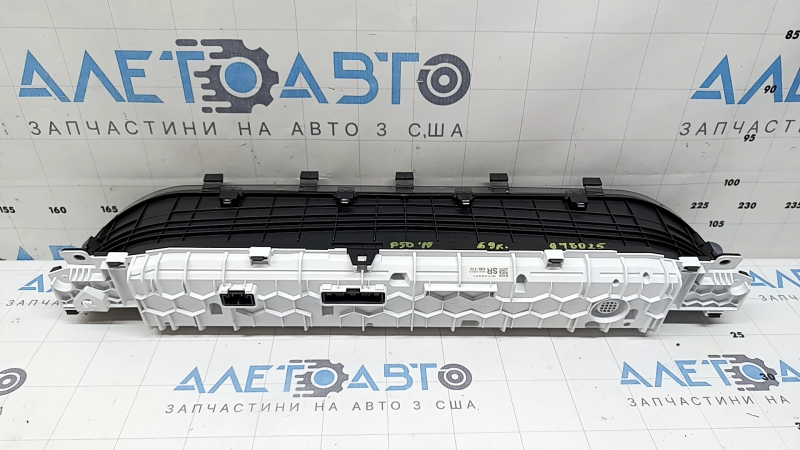 Щиток приборов Toyota Prius 50 20-21 AWD, 69к, царапины