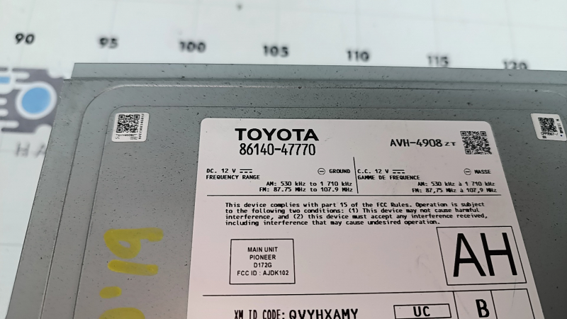 Монитор, дисплей, навигация Toyota Prius 50 21-22 малый, царапины