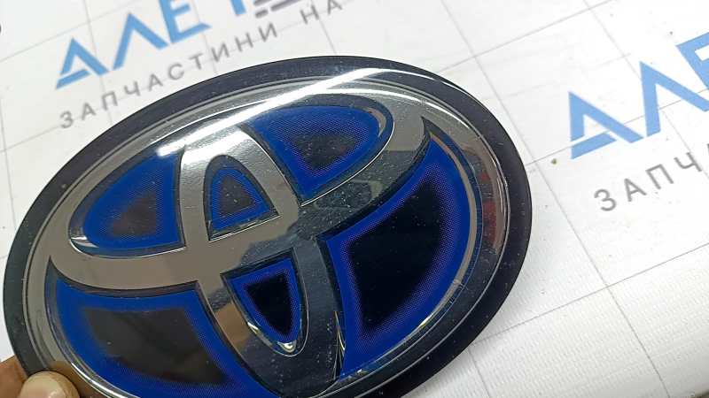 Эмблема решетки радиатора Toyota Prius 50 19-22 под радар, под полировку