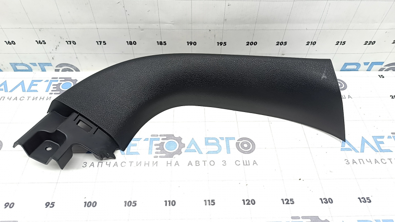 Обшивка двери багажника левая Hyundai Tucson 16-21 черная, потерта