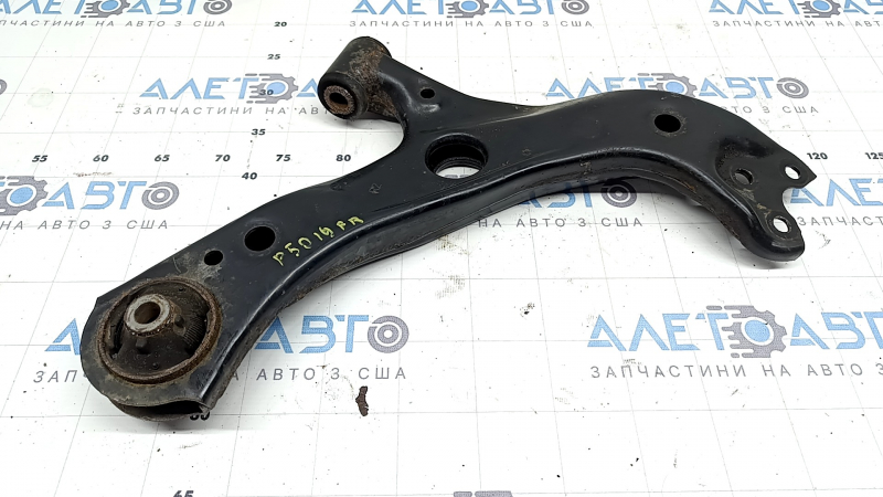 Рычаг нижний передний правый Toyota Prius 50 16-22 ржавый, микротрещины С/Б