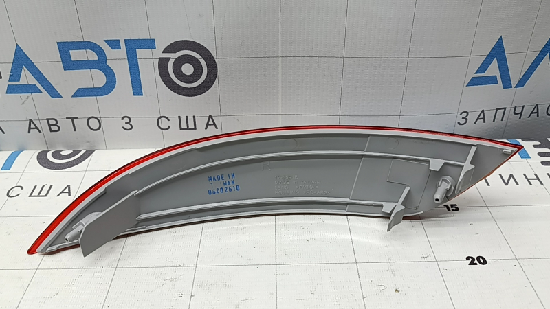 Отражатель правый Ford Focus mk3 15-18 рест 5d