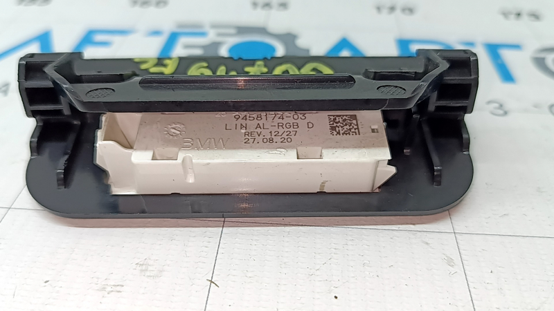 Плафон подсветки водительского сидения BMW X7 G07 19-26 с кронштейном