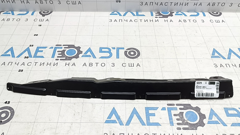 Уплотнитель крыла капот-крыло правый Audi Q3 15-18
