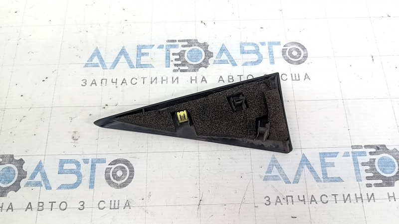 Заглушка двери треугольник внутренняя задняя правая Subaru b9 Tribeca 06-07