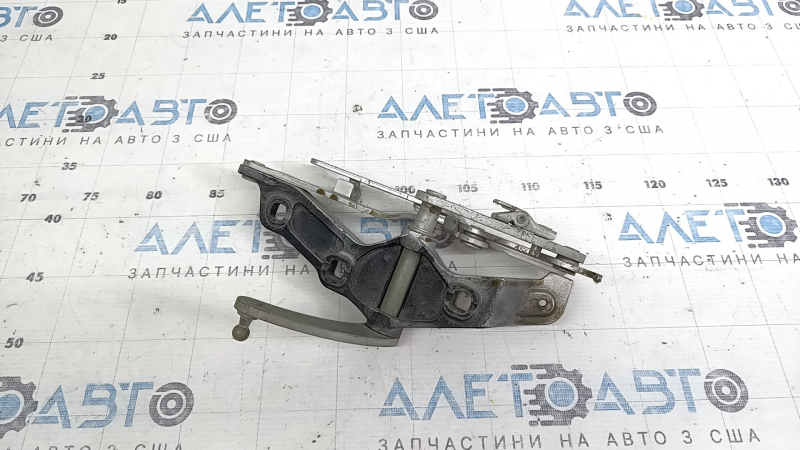 Петля капота правая Mercedes W221
