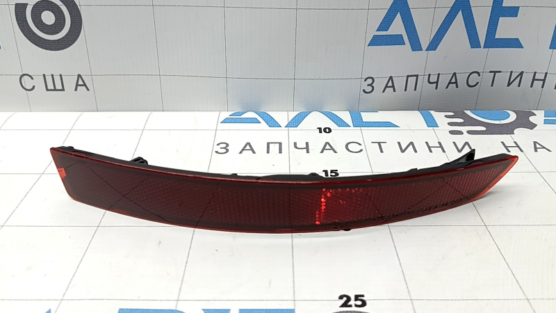 Отражатель заднего бампера правый VW Jetta 15-18 USA
