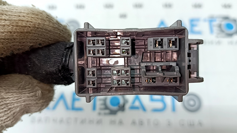 Фишка подключения водительского сиденья Mazda 6 18-21