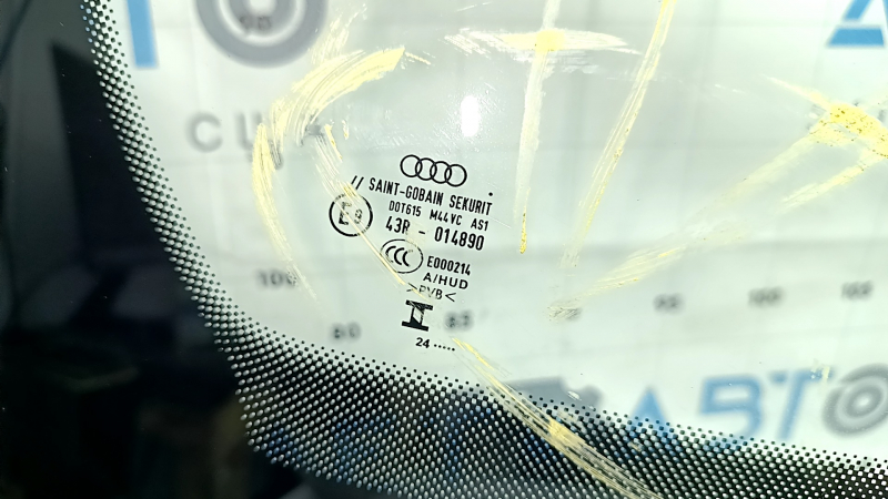 Лобовое стекло Audi Q5 80A 18-23 под датчик дождя, камеру и проекцию