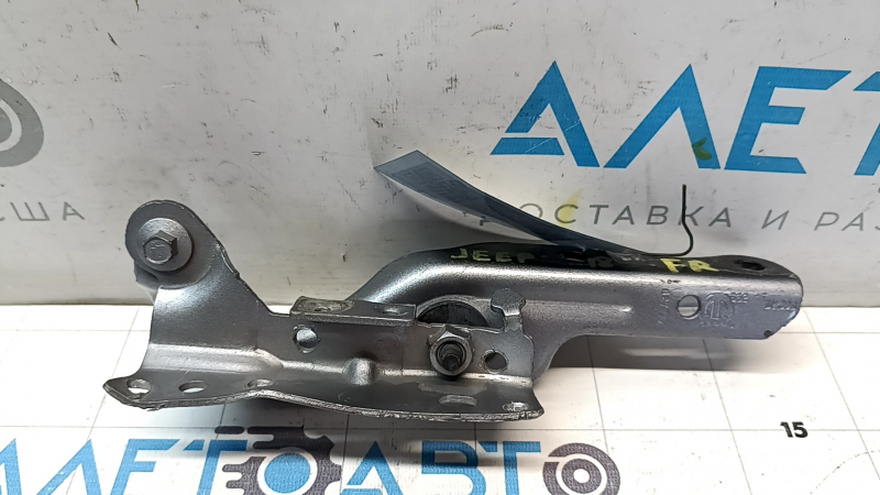Петля капота правая Jeep Grand Cherokee WK2 11-22 в сборе, погнута