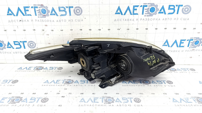 Фара передняя левая Toyota Prius 30 13-15, рест, галоген, под полировку