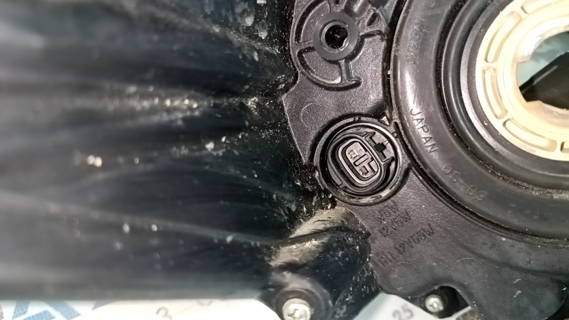 Фара передняя левая Toyota Prius 30 13-15, рест, галоген, под полировку