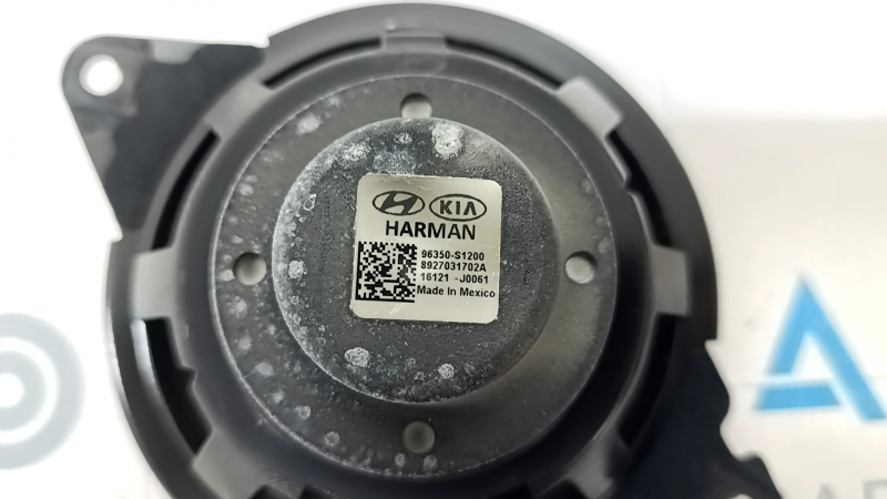 Динамик в торпеде центральный Hyundai Santa FE 19-23 Harman Kardon, в копоти