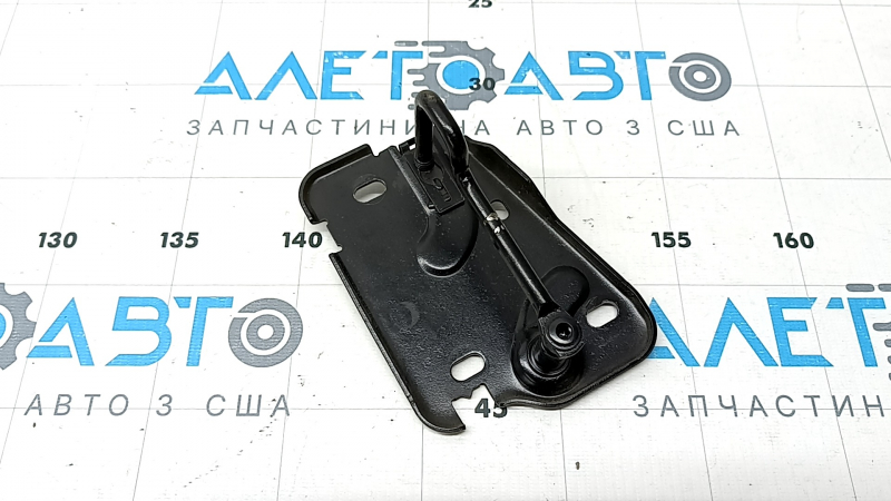 Крюк замка капота левый Porsche Cayenne 19-23