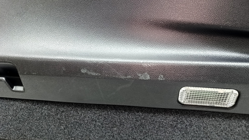 Обшивка арки правая Porsche Cayenne 19-23 черная без CD player, царапины, сломано крепление