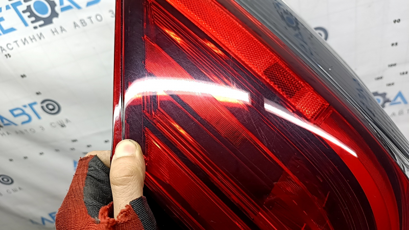 Фонарь внешний крыло правый Nissan Rogue 17-20 царапины, отсутствует фрагмент стекла