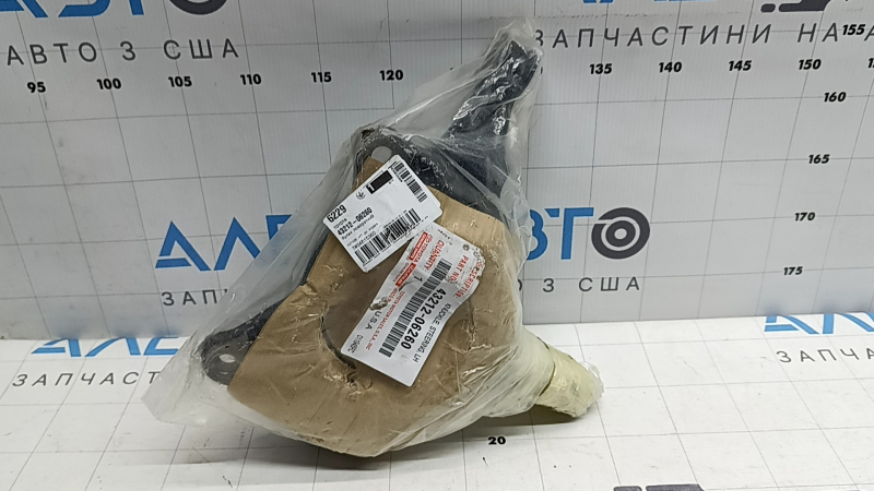 Цапфа передняя левая Toyota Camry v70 18-24 SE\XSE