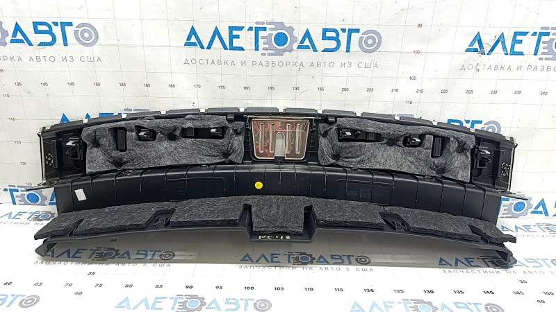 Накладка проема багажника Porsche Cayenne 19-26 черная, царапины, сломаны направляющие