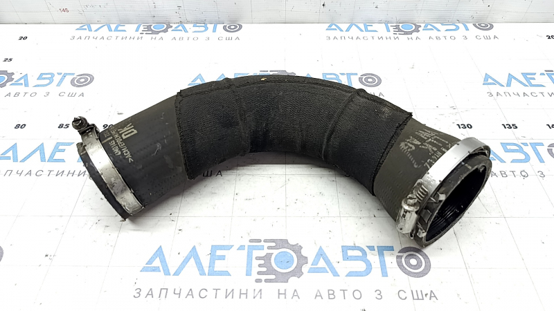 Conductă intercooler stânga sus pentru admisie Porsche Cayenne 19-26 3.0T, cauciuc