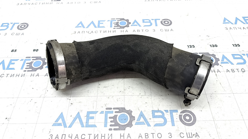 Țeavă intercooler dreapta jos, prima către turbo, cauciuc, Porsche Cayenne 19-26 3.0T